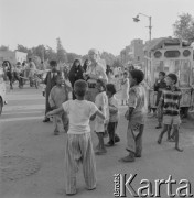 1971, Egipt.
Barbara N. Łopieńska wśród dzieci.
Fot. Bogdan Łopieński, zbiory Ośrodka KARTA