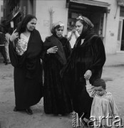 1971, Egipt.
Trzy Egipcjanki z dzieckiem.
Fot. Bogdan Łopieński, zbiory Ośrodka KARTA