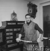 Ok. 1969, Warszawa, Polska.
Malarz i kolekcjoner Franciszek Starowieyski.
Fot. Bogdan Łopieński, zbiory Ośrodka KARTA