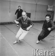 1966, Polska.
Szermierz Jerzy Pawłowski podczas treningu.
Fot. Bogdan Łopieński, zbiory Ośrodka KARTA