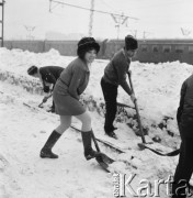 1979, Polska.
Odśnieżanie w trakcie zimy stulecia.
Fot. Bogdan Łopieński, zbiory Ośrodka KARTA