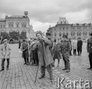 1965, Moskwa, ZSRR.
Fotograf na Placu Czerwonym.
Fot. Bogdan Łopieński, zbiory Ośrodka KARTA