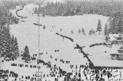 1962, Zakopane, woj. krakowskie, Polska.
Zawody narciarskie FIS.
Fot. Bogdan Łopieński, zbiory Ośrodka KARTA