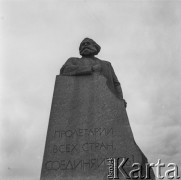 1965, Moskwa, ZSRR
Pomnik Karola Marksa na placu Teatralnym, odsłonięty w 1961 roku.
Fot. Bogdan Łopieński, zbiory Ośrodka KARTA