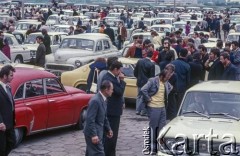 1974, Warszawa, Polska.
Giełda samochodowa na Bemowie.
Fot. Bogdan Łopieński, zbiory Ośrodka KARTA