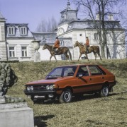 Lata 80., Polska.
Fotografia reklamowa samochodu marki Polonez.
Fot. Bogdan Łopieński, zbiory Ośrodka KARTA