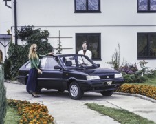Lata 80., Polska.
Fotografia reklamowa samochodu marki Polonez.
Fot. Bogdan Łopieński, zbiory Ośrodka KARTA
