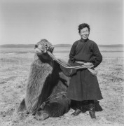 1969, Mongolia.
Mężczyzna z wielbłądem.
Fot. Bogdan Łopieński, zbiory Ośrodka KARTA