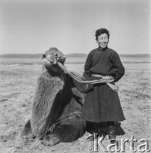 1969, Mongolia.
Mężczyzna z wielbłądem.
Fot. Bogdan Łopieński, zbiory Ośrodka KARTA