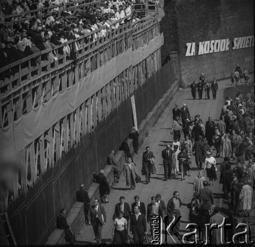 Sierpień 1966, Częstochowa, woj. katowickie, Polska.
Obchody rocznicy 1000-lecia chrztu Polski.
Fot. Bogdan Łopieński, zbiory Ośrodka KARTA