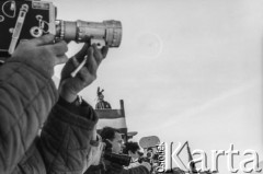 1965, Badgastein, Austria.
Znany austriacki ośrodek turystyczno-wypoczynkowy. Fotografowie robiący zdjęcia podczas zawodów narciarskich.
Fot. Bogdan Łopieński, zbiory Ośrodka KARTA
