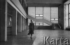 1959, Warszawa, Polska.
Budynek dworca przy stacji kolejowej „Warszawa Stadion”, wzniesiony w latach 1955-1968.
Fot. Bogdan Łopieński, zbiory Ośrodka KARTA