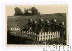 21.06.1941, ZSRR.
Groby żołnierzy Wehrmachtu.
Fot. zbiory Ośrodka KARTA, Pogotowie Archiwalne [PA_06], udostępnił Mirosław Glaser