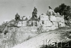 Październik 1944, Sebaste, Palestyna.
Żołnierze 2Korpusu Polskiego na ruinach wieży rzymskiej.
Fot. NN, zbiory Ośrodka KARTA, Pogotowie Archiwalne [PA_033], udostępnił Piotr Balcer