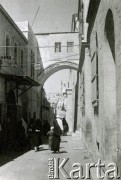 Wrzesień 1944, Jerozolima, Palestyna.
Na zdjęciu Łuk Piłata na trasie Drogi Krzyżowej.
Fot. NN, zbiory Ośrodka KARTA, Pogotowie Archiwalne [PA_033], przekazał Piotr Balcer