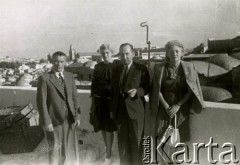 1945, Palestyna.
Polacy w Palestynie. Na zdjęciu z prawej dr Sawicka.
Fot. NN, zbiory Ośrodka KARTA, Pogotowie Archiwalne [PA_033], udostępnił Piotr Balcer
