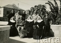 1946, Palestyna.
Na zdjęciu żołnierze 2 Korpusu Polskiego i siostry franciszkanki.
Fot. NN, zbiory Ośrodka KARTA, Pogotowie Archiwalne [PA_033], udostępnił Piotr Balcer