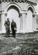 1944-1945 Góra Oliwna, Palestyna.
Żołnierze 2 Korpusu Polskiego. Z lewej podpułkownik Adam Lipiński, obok podpułkownik Rudowicz.
Fot. NN, zbiory Ośrodka KARTA, Pogotowie Archiwalne [PA_033], przekazał Piotr Balcer