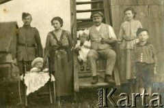 1900-1914, brak miejsca.
Rodzina Bombickich.
Fot. NN, zbiory Ośrodka KARTA, Pogotowie Archiwalne [PA_033], przekazał Piotr Balcer