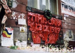 29.12.1989, Praga, Czechosłowacja.
Plakaty i napisy przeciwko Nicolae Ceausescu na jednej z ulic w centrum Pragi.
Fot. Dominik Księski, zbiory Ośrodka KARTA