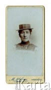 1896-1906, Kraków, Austro-Węgry.
Portret kobiety w kapeluszu.
Fot. M. Alojzy Olma, zbiory Ośrodka KARTA, Pogotowie Archiwalne [PAF_002], udostępnił Kazimierz Dorant