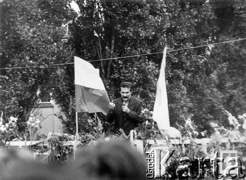 Sierpień 1980, Gdańsk, Polska.
Strajk w Stoczni Gdańskiej im. Lenina - Lech Wałęsa przemawia do robotników.
Fot. NN, zbiory Ośrodka KARTA, udostepnił Witold Kazuro.

