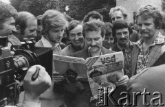 Sierpień 1980, Gdańsk, Polska.
Strajk w Stoczni Gdańskiej im. Lenina, w środku stoi Lech Wałęsa.
Fot. NN, zbiory Ośrodka KARTA, udostepnił Witold Kazuro.
