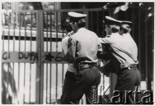 16-18.05.1989, Kraków, Polska.
Manifestacja niezależna, zorganizowana przez młodych, radykalnych członków NZS, KPN, FMW i Akcji Studenckiej WiP - m.in. przeciwko obecności wojsk radzieckich w Polsce. W trakcie manifestacji zablokowano na krótko konsulat ZSRR, miały też miejsce ostre starcia pod Komitetem Wojewódzkim PZPR. Na zdjęciu pieczątka 