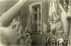 Sierpień 1987, Gdańsk, Polska.
Wiec na dziedzińcu przed budynkiem parafialnym kościoła pw. św. Brygidy w związku z 7. rocznicą strajków w sierpniu 1980 roku.
Fot. NN, Archiwum Federacji Młodzieży Walczącej, zbiory Ośrodka KARTA