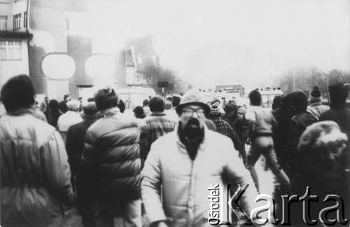 29.11.1987, Gdańsk, Polska.
Bojkot referendum. Manifestanci na ulicy.
Fot. NN, Archiwum Federacji Młodzieży Walczącej, zbiory Ośrodka KARTA