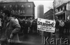 29.11.1987, Gdańsk, Polska.
Bojkot referendum. Manifestanci z transparentem Federacji Młodzieży Walczącej.
Fot. NN, Archiwum Federacji Młodzieży Walczącej, zbiory Ośrodka KARTA