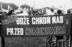 1987-1988, Częstochowa, Polska.
Ogólnopolska Pielgrzymka Świata Pracy na Jasną Górę. Na zdjęciu plakat NSZZ 
