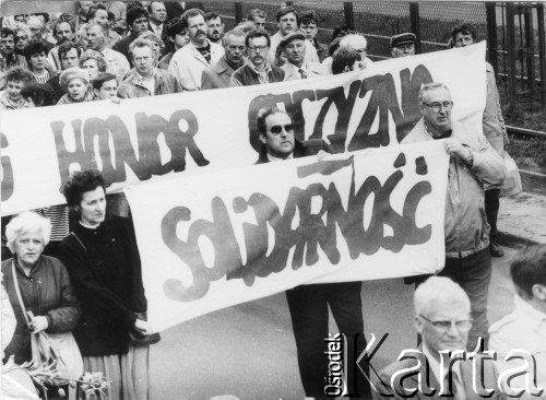 Lata 80., Gdańsk, Polska.
Manifestacja, uczestnicy niosą transparenty: 