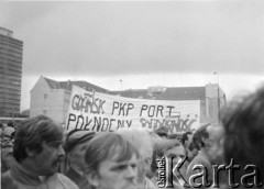 Kwiecień 1989, Gdańsk, Polska.
Manifestacja w związku z rocznicą zbrodni katyńskiej. Widoczny transparent: 