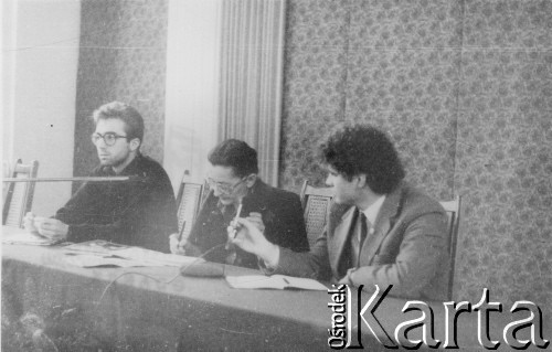 2.12.1989, Gdańsk, Polska.
Spotkanie działaczy Federacji Młodzieży Walczącej z podsekretarz stanu w Ministerstwie Edukacji Narodowej Anną Radziwiłł, prowadzi Bogdan Falkiewicz.
Fot. NN, Archiwum Federacji Młodzieży Walczącej, zbiory Ośrodka KARTA