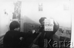 Maj 1988, Gdańsk - Chełm, Polska.
Drukarnia Federacji Młodzieży Walczącej, z prawej Piotr Abramczyk.
Fot. NN, Archiwum Federacji Młodzieży Walczącej, zbiory Ośrodka KARTA