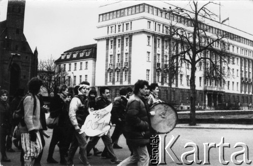 Koniec lat 80., Gdańsk, Polska.
Manifestacja Federacji Młodzieży Walczącej.
Fot. NN, Archiwum Federacji Młodzieży Walczącej, zbiory Ośrodka KARTA.