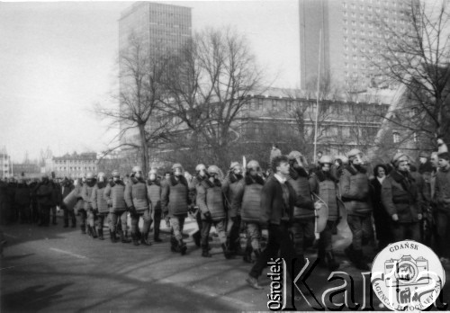 Koniec lat 80., Gdańsk, Polska.
Funkcjonariusze ZOMO podczas manifestacji.
Fot. NN, Archiwum Federacji Młodzieży Walczącej, zbiory Ośrodka KARTA.