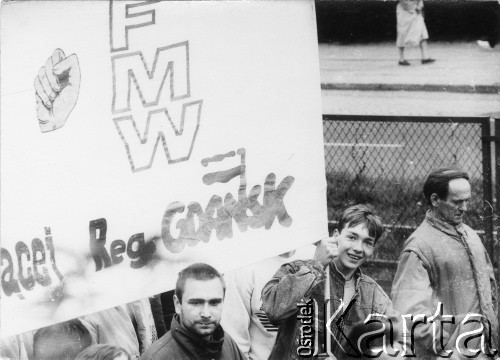 Koniec lat 80., Gdańsk, Polska.
Manifestacja z udziałem Federacji Młodzieży Walczącej Region Gdańsk.
Fot. NN, Archiwum Federacji Młodzieży Walczącej, zbiory Ośrodka KARTA