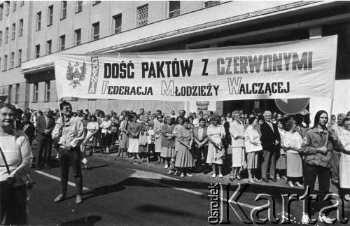 Koniec lat 80., Gdynia, Polska.
Manifestacja z udziałem gdyńskiej Federacji Młodzieży Walczącej.
Fot. NN, Archiwum Federacji Młodzieży Walczącej, zbiory Ośrodka KARTA