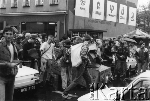 1989, Wrocław, Polska.
Happening Federacji Młodzieży Walczącej Region Wrocław.
Fot. NN, Archiwum Federacji Młodzieży Walczącej, zbiory Ośrodka KARTA