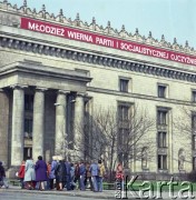 1.05.1978, Warszawa, Polska.
Obchody Święta Pracy. Szyld na Pałacu Kultury i Nauki z napisem: 