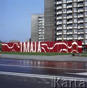 1.05.1978, Warszawa, Polska.
Obchody Święta Pracy. Okolicznościowy transparent propagandowy z napisem: 