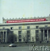 1.05.1979, Warszawa, Polska.
Obchody Święta Pracy. Propagandowy transparent z napisem: 