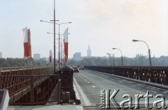 22.07.1985, Warszawa, Polska.
Most Syreny wkrótce po oddaniu do użytku. Został zbudowany w trzy miesiące przez wojsko jako przeprawa zastępcza na czas remontu mostu Poniatowskiego.
Fot. Edward Grochowicz, zbiory Ośrodka KARTA
