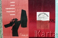 1.05.1982, Warszawa, Polska.
Obchody Swięta Pracy. Na zdjęciu plakat z propagandowym okolicznościowym hasłem: 