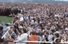 21.06.1983, Wrocław, Polska.
Druga pielgrzymka papieża Jana Pawła II do Polski w dniach 16-23 czerwca 1983 roku. Msza święta sprawowana przez Ojca Świętego na hipodromie w Partynicach.
Fot. Edward Grochowicz, zbiory Ośrodka KARTA