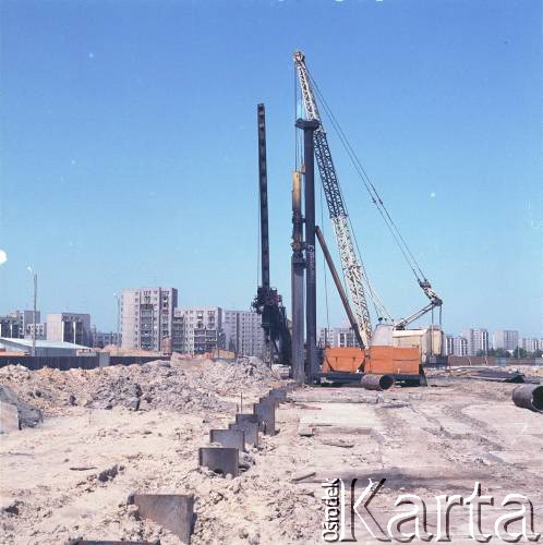 17.09.1983, Warszawa, Polska.
Budowa I linii metra w Warszawie, na odcinku wzdłuż al. Komisji Edukacji Narodowej.
Fot. Edward Grochowicz, zbiory Ośrodka KARTA