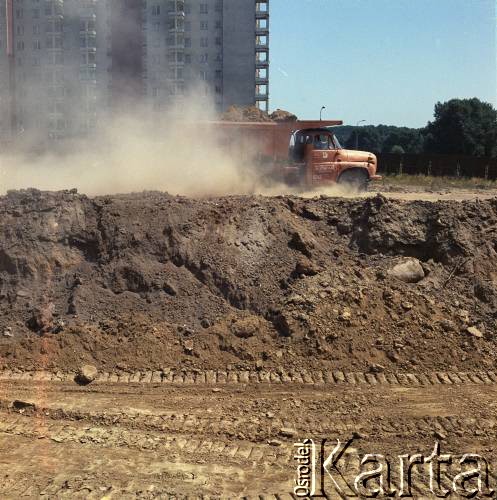 17.09.1983, Warszawa, Polska.
Budowa I linii metra w Warszawie, na odcinku wzdłuż al. Komisji Edukacji Narodowej.
Fot. Edward Grochowicz, zbiory Ośrodka KARTA