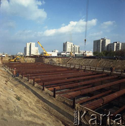 6.10.1983, Warszawa, Polska.
Budowa I linii metra na odcinku wzdłuż al. Komisji Edukacji Narodowej.
Fot. Edward Grochowicz, zbiory Ośrodka KARTA